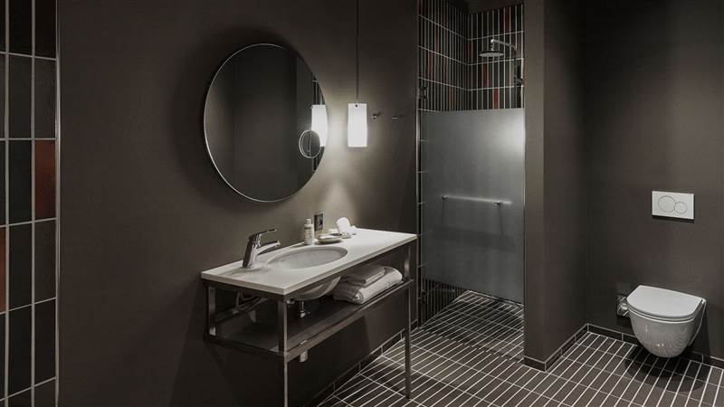Hotel Ottilia Suite bathroom