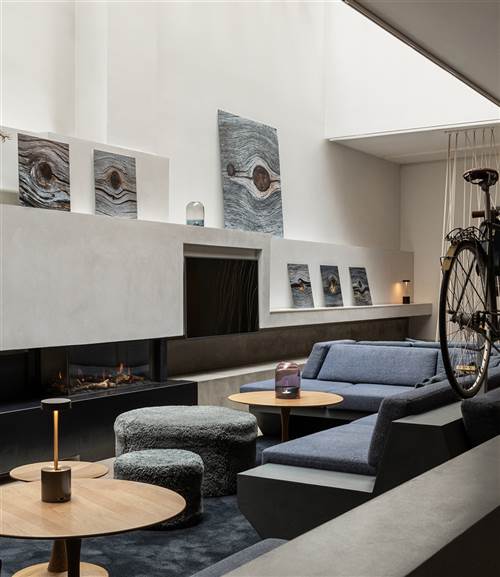 Hotel SP34 Social Space - Modern Lounge With Fireplace And Blue Sofas