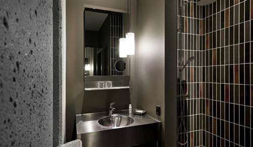 Hotel Ottilia Bathroom