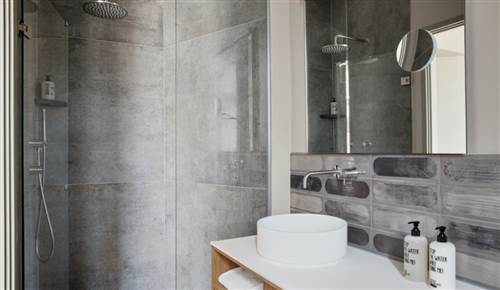 SP34 Apartments Bathroom