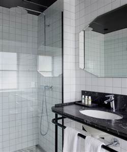 Hotel Danmark Bathroom