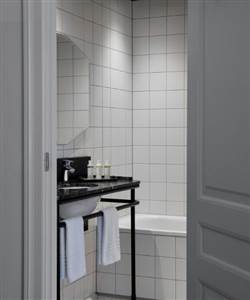 Hotel Danmark  Junior Suite Bathroom