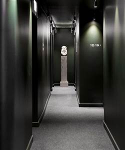 Hotel Hans Hallways (7)