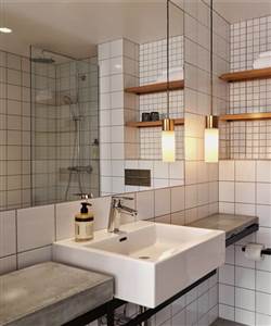 Hotel SP34 Bathroom (2)
